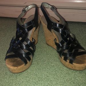 Black wedges